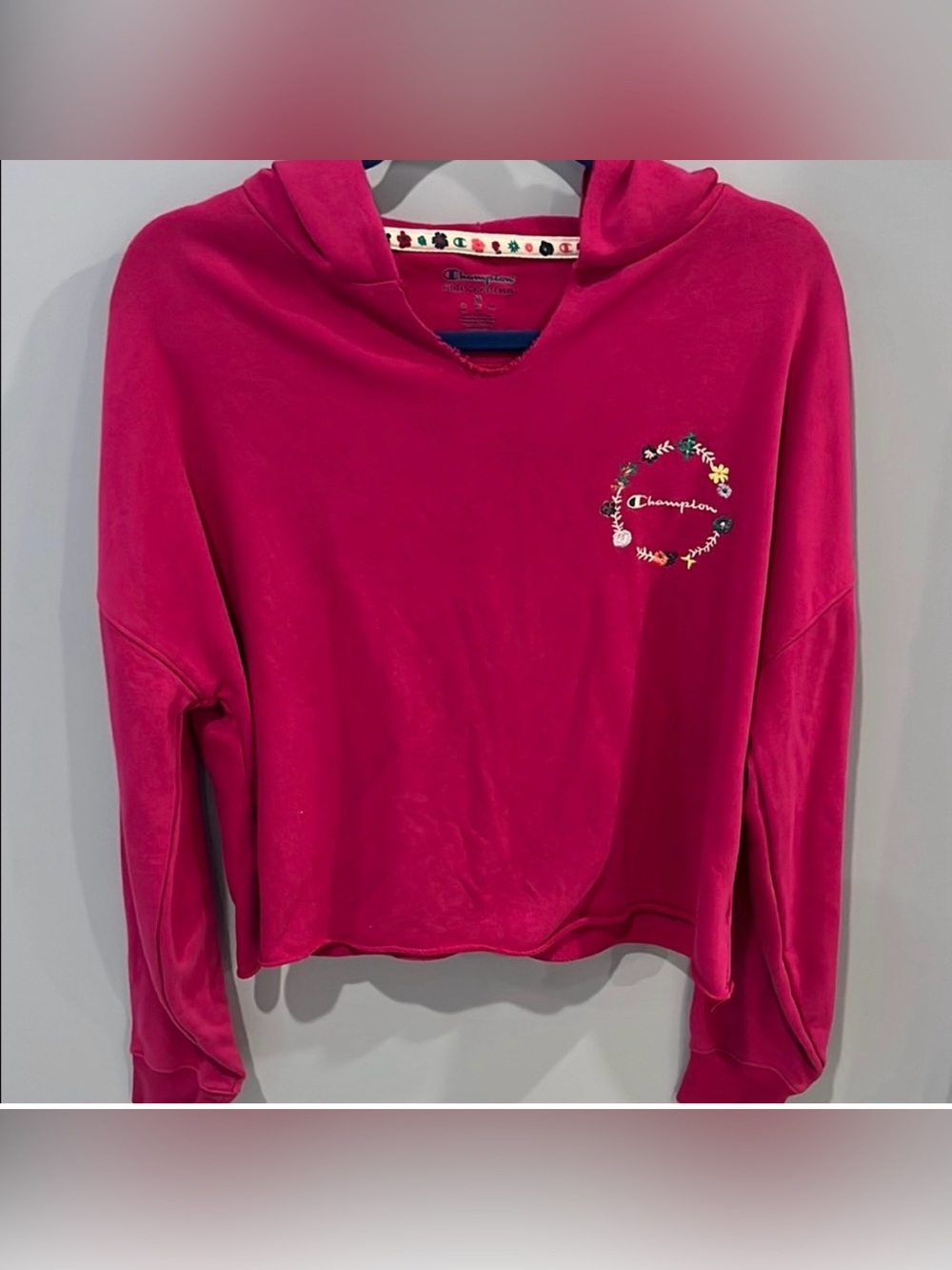 Champion Cropped Hoodie with Embroidered Floral Logo M